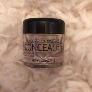 Younique powder concealer “fresh”